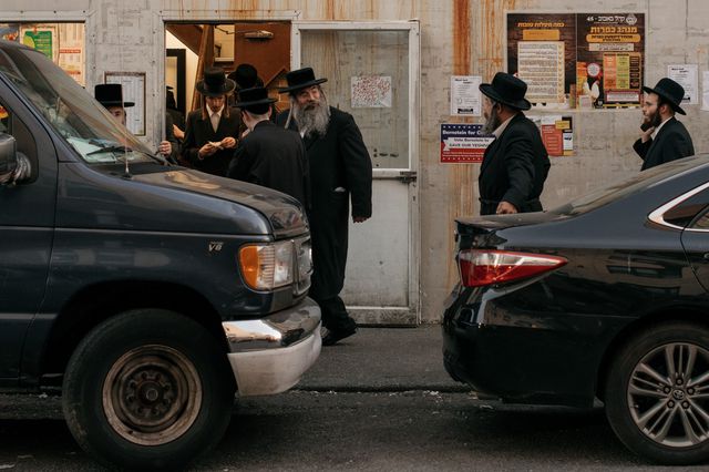 Maskless men entering the Shomrei Shabbos synagogue in Borough Park on Wednesday